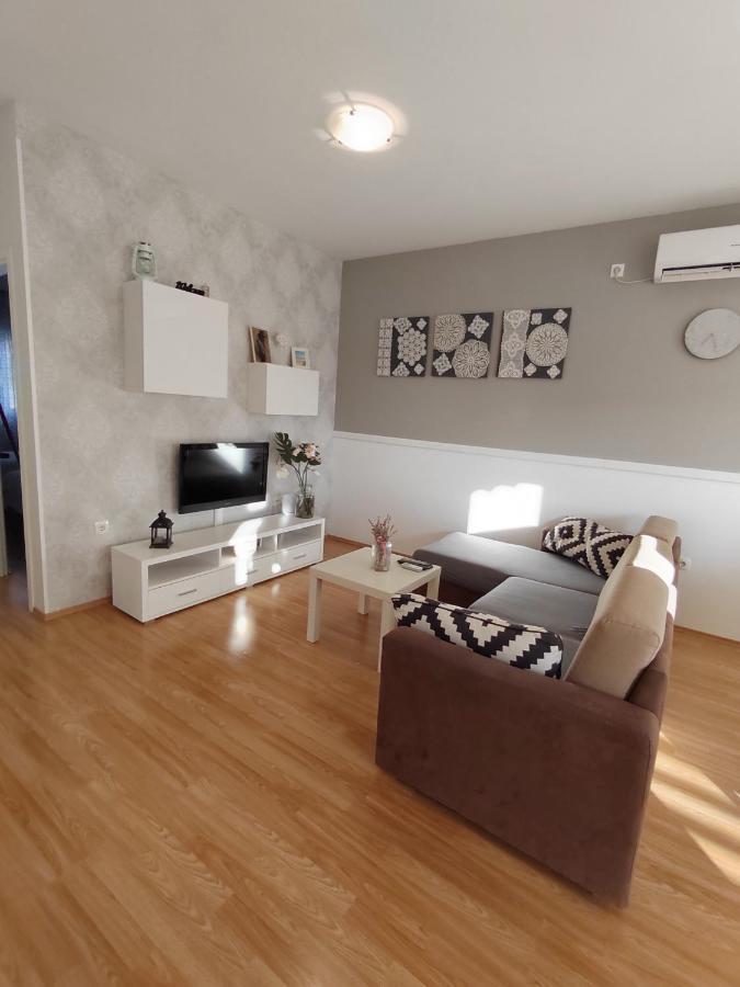Apartments Karla I Ivano Mandre Kültér fotó