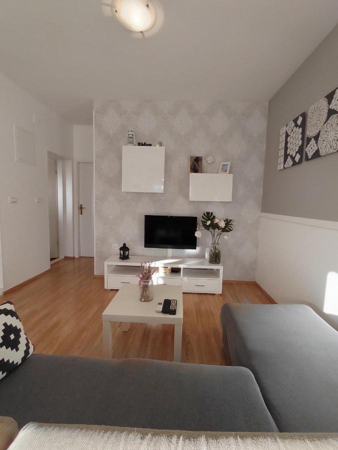Apartments Karla I Ivano Mandre Kültér fotó